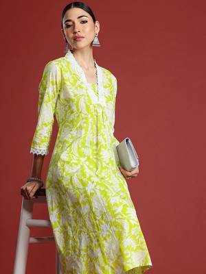 Women Floral Printed Pleated Pure Cotton Kurta with Trousers 1