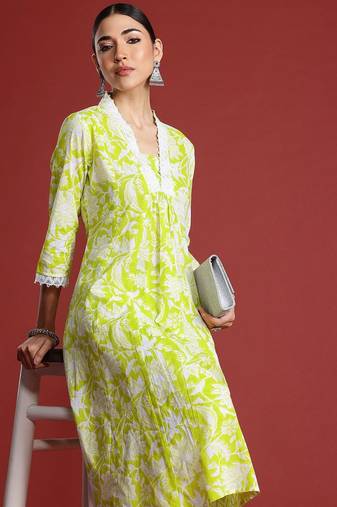 Women Floral Printed Pleated Pure Cotton Kurta with Trousers
