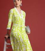 Women Floral Printed Pleated Pure Cotton Kurta with Trousers