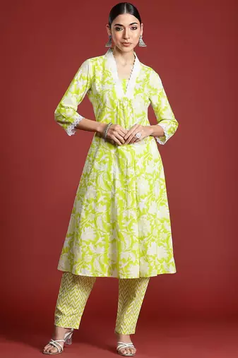 Women Floral Printed Pleated Pure Cotton Kurta with Trousers