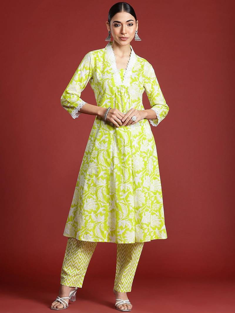 Women Floral Printed Pleated Pure Cotton Kurta with Trousers