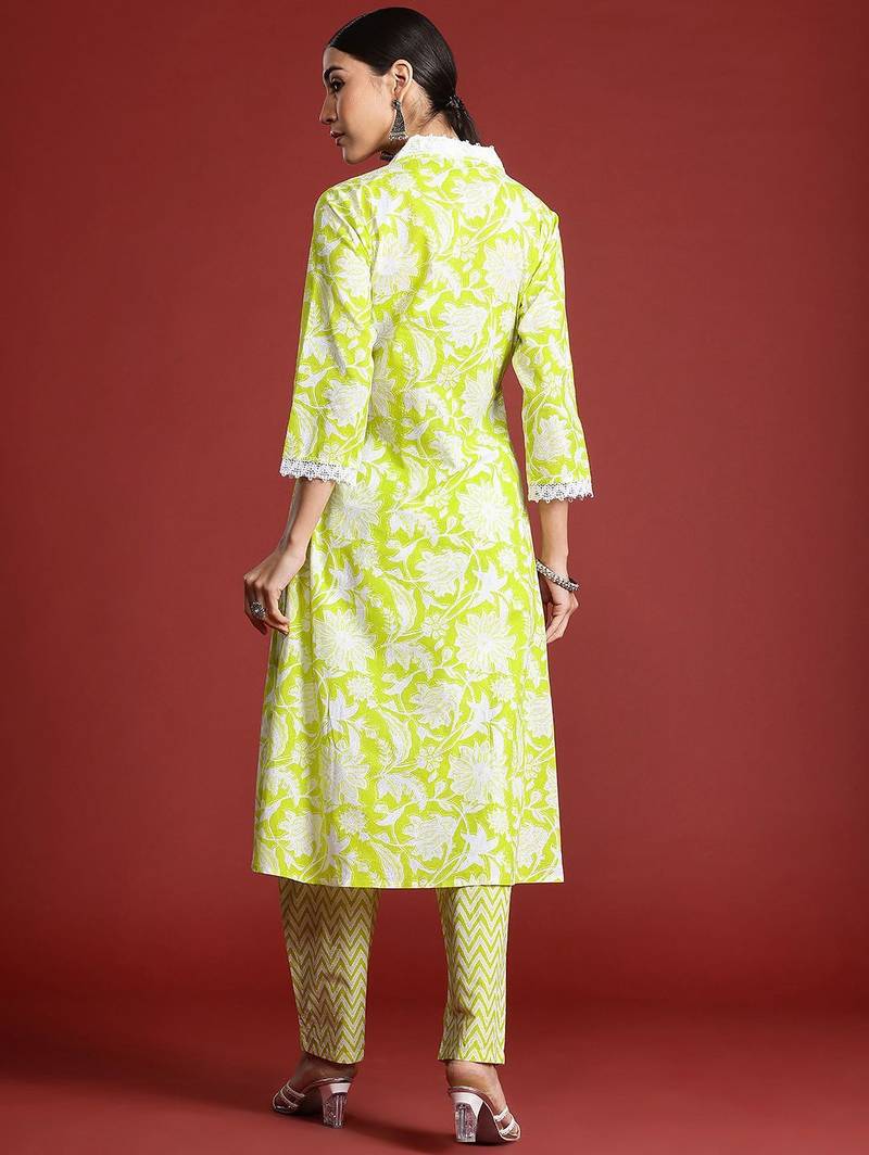 Women Floral Printed Pleated Pure Cotton Kurta with Trousers