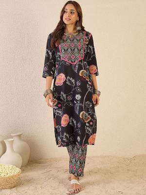 Floral Printed Notch Neck Pure Cotton Straight Kurta With Trousers 2