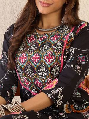 Floral Printed Notch Neck Pure Cotton Straight Kurta With Trousers 3