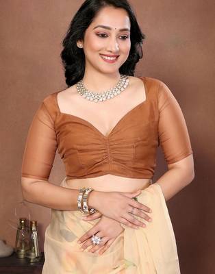 Cream organza printed saree with blouse 5