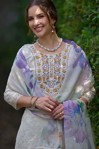 Women Floral Embroidered Regular Thread Work Pure Cotton Kurta with Trousers & With Dupatta