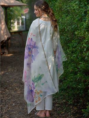 Women Floral Embroidered Regular Thread Work Pure Cotton Kurta with Trousers & With Dupatta 5