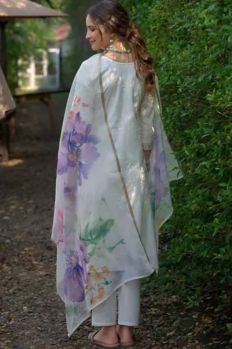 Women Floral Embroidered Regular Thread Work Pure Cotton Kurta with Trousers & With Dupatta