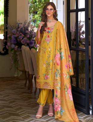 Women Floral Embroidered Regular Thread Work Kurta with Trousers & With Dupatta 1