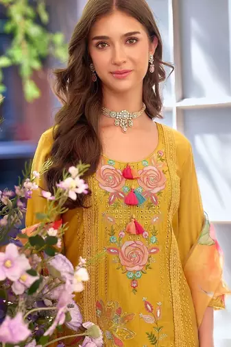 Women Floral Embroidered Regular Thread Work Kurta with Trousers & With Dupatta