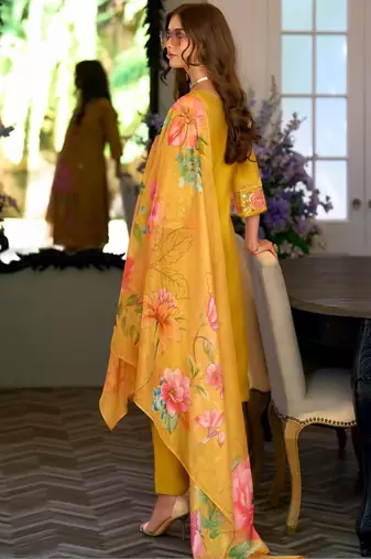 Women Floral Embroidered Regular Thread Work Kurta with Trousers & With Dupatta