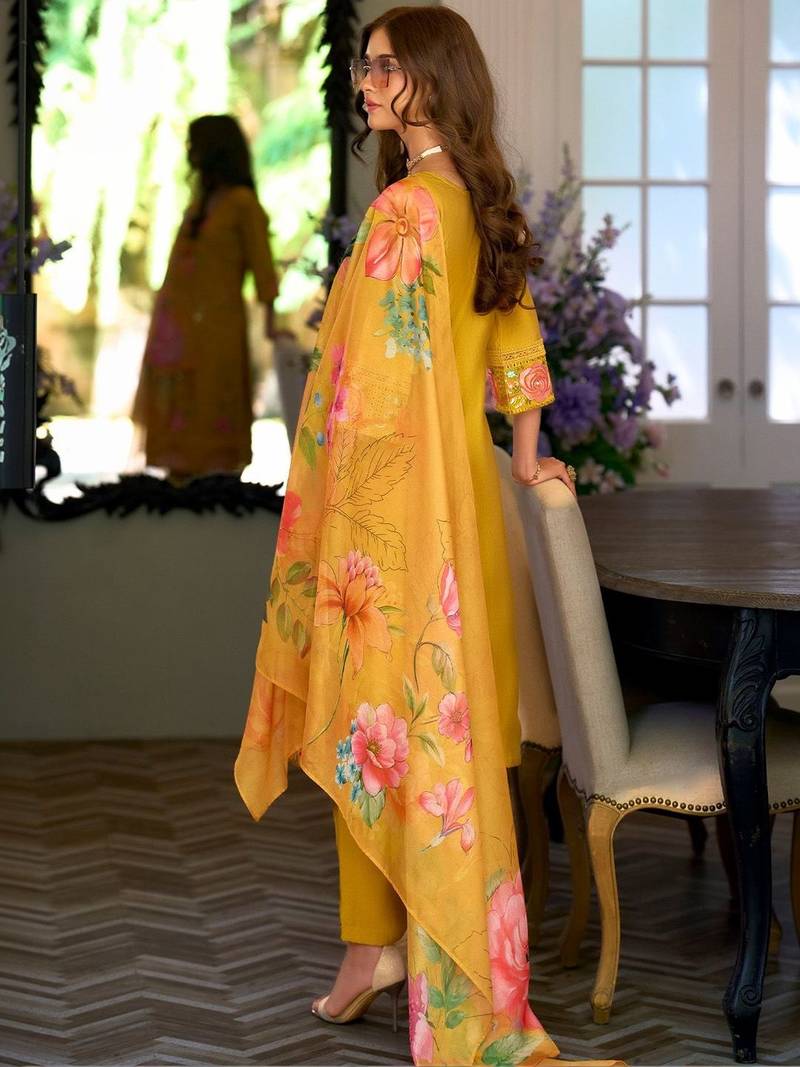Women Floral Embroidered Regular Thread Work Kurta with Trousers & With Dupatta