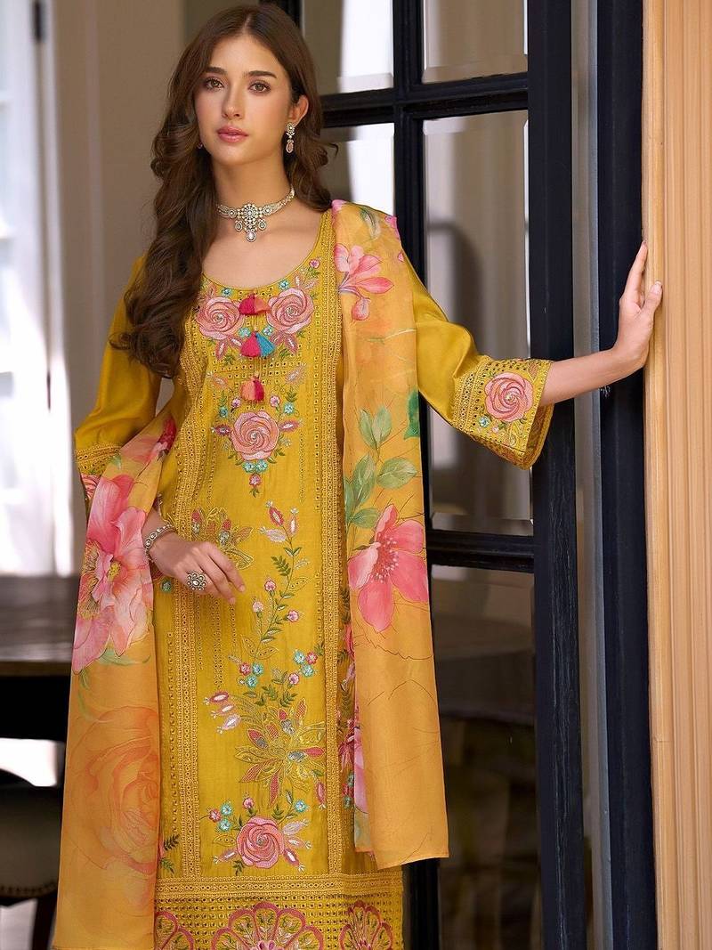Women Floral Embroidered Regular Thread Work Kurta with Trousers & With Dupatta