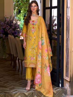 Women Floral Embroidered Regular Thread Work Kurta with Trousers & With Dupatta 6