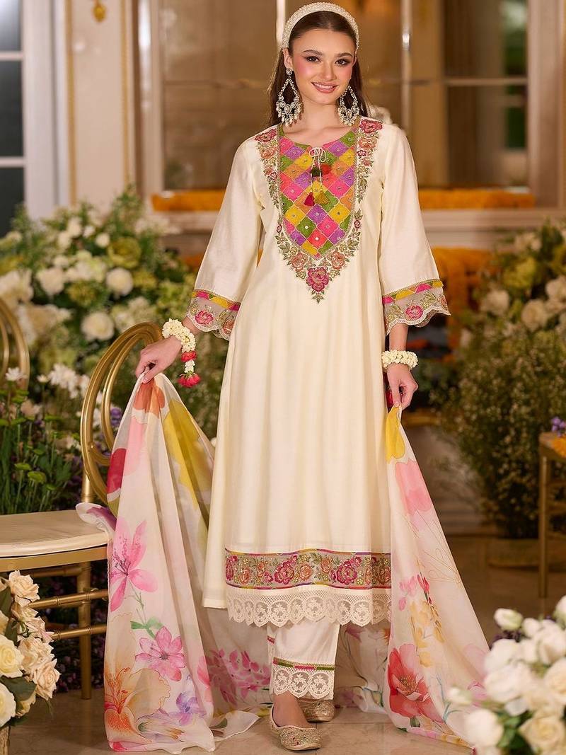 Women Floral Embroidered Regular Thread Work Kurta with Trousers & With Dupatta