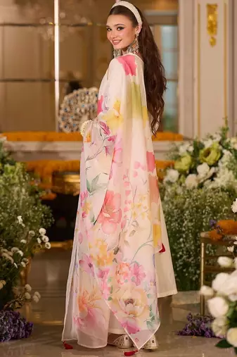 Women Floral Embroidered Regular Thread Work Kurta with Trousers & With Dupatta