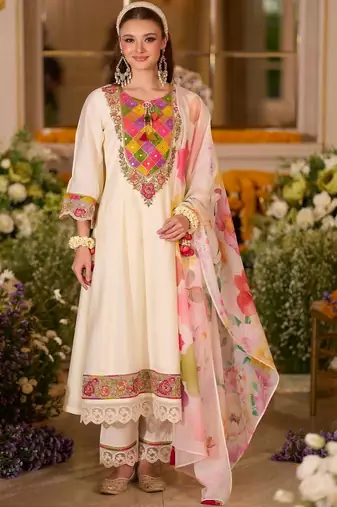 Women Floral Embroidered Regular Thread Work Kurta with Trousers & With Dupatta