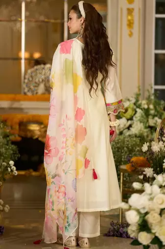 Women Floral Embroidered Regular Thread Work Kurta with Trousers & With Dupatta