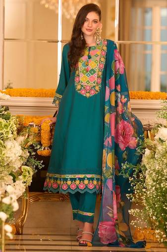 Women Floral Embroidered Regular Thread Work Kurta with Trousers & With Dupatta