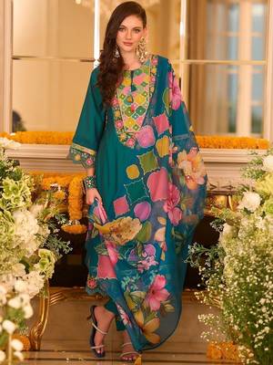 Women Floral Embroidered Regular Thread Work Kurta with Trousers & With Dupatta 2