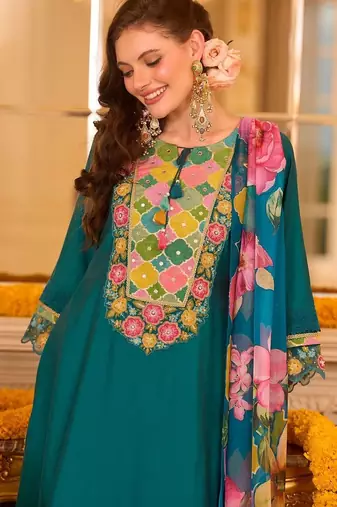 Women Floral Embroidered Regular Thread Work Kurta with Trousers & With Dupatta