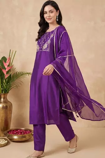 Women Ethnic Motifs Embroidered Regular Liva Kurta with Trousers & With Dupatta