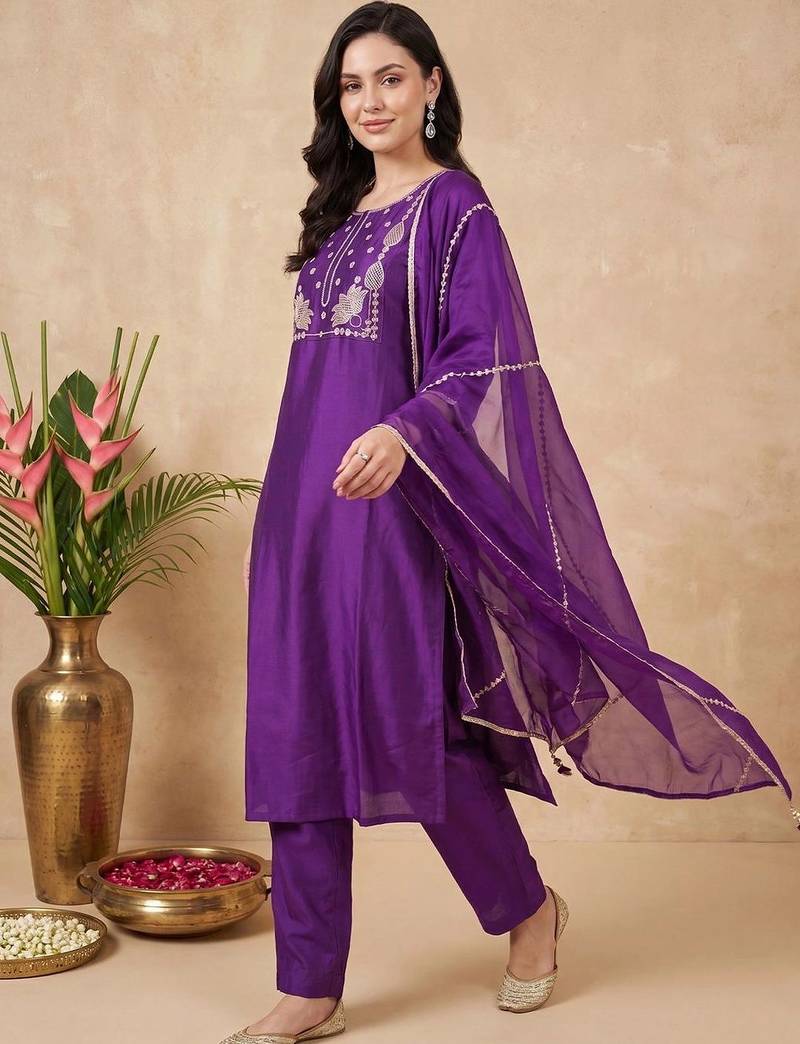 Women Ethnic Motifs Embroidered Regular Liva Kurta with Trousers & With Dupatta
