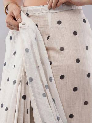 Off white linen printed saree with blouse 4