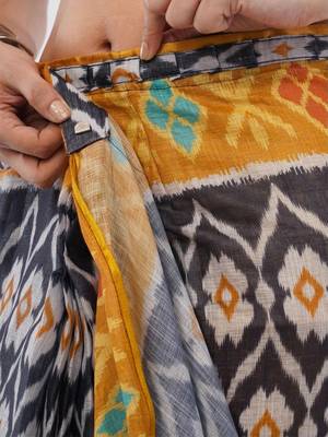 Black linen printed saree with blouse 5