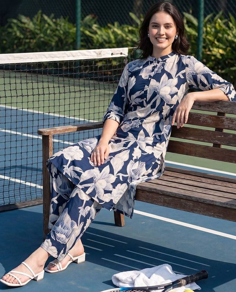Women Floral Printed Regular Kurta with Trousers