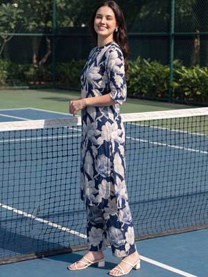 Women Floral Printed Regular Kurta with Trousers 3