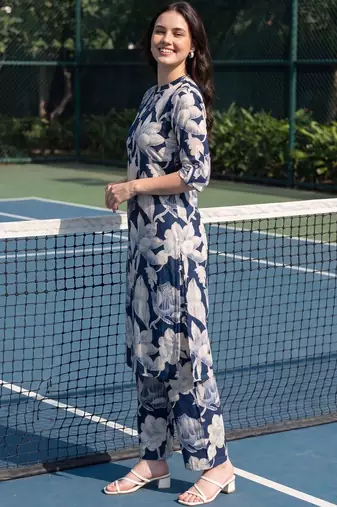 Women Floral Printed Regular Kurta with Trousers