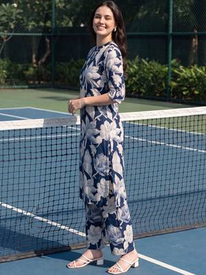 Women Floral Printed Regular Kurta with Trousers 3