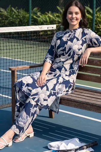 Women Floral Printed Regular Kurta with Trousers
