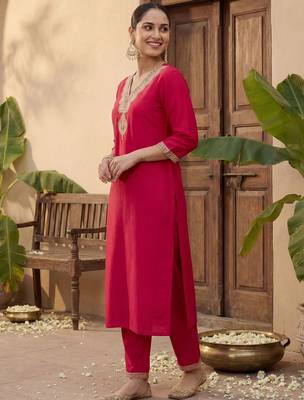 Women Ethnic Motifs Regular Liva Kurta with Trousers 2