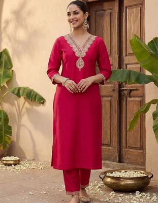 Women Ethnic Motifs Regular Liva Kurta with Trousers 5