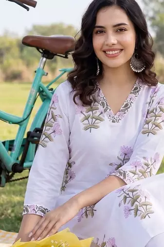 Women Floral Printed Regular Pure Cotton Kurta with Trousers