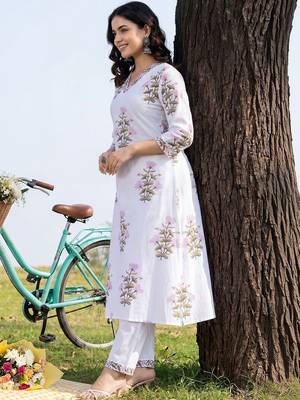 Women Floral Printed Regular Pure Cotton Kurta with Trousers 4