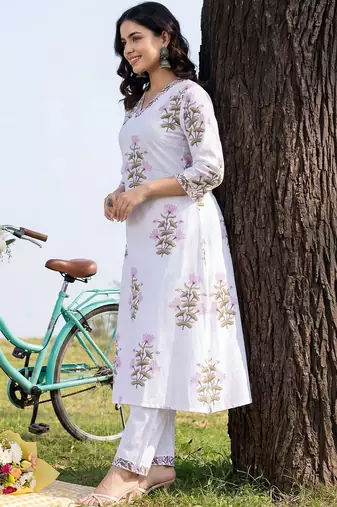 Women Floral Printed Regular Pure Cotton Kurta with Trousers