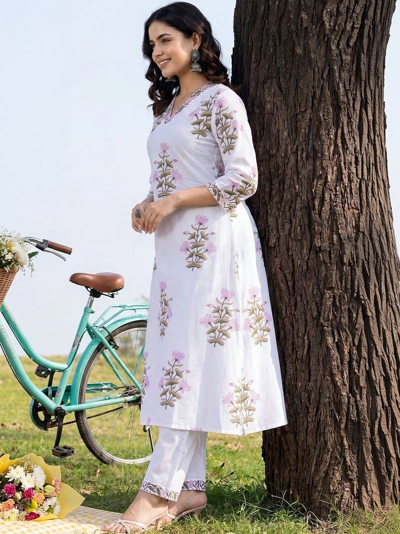 Women Floral Printed Regular Pure Cotton Kurta with Trousers