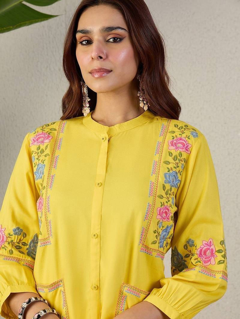 Women Floral Embroidered Regular Thread Work Kurta with Trousers
