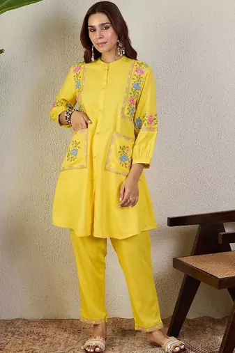 Women Floral Embroidered Regular Thread Work Kurta with Trousers
