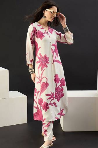 Women Floral Printed Regular Kurta with Trousers