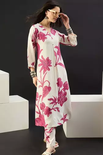 Women Floral Printed Regular Kurta with Trousers