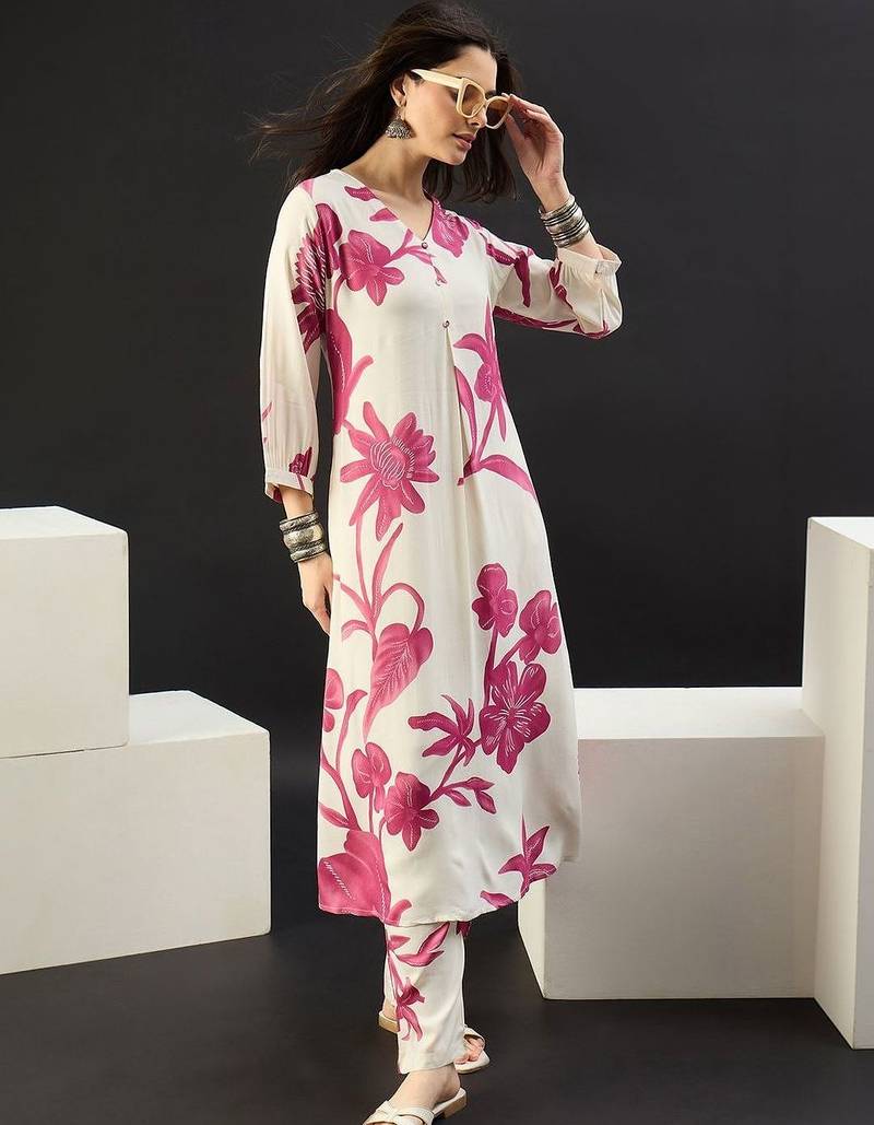 Women Floral Printed Regular Kurta with Trousers