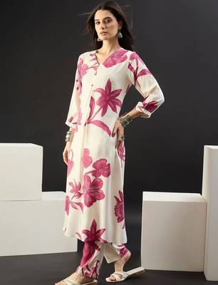Women Floral Printed Regular Kurta with Trousers 3