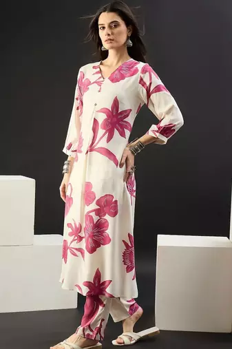 Women Floral Printed Regular Kurta with Trousers