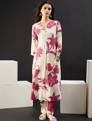 Women Floral Printed Regular Kurta with Trousers 4
