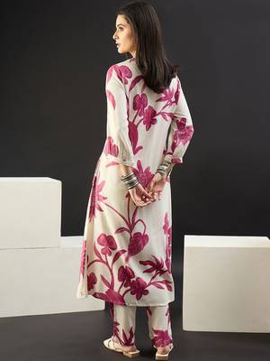 Women Floral Printed Regular Kurta with Trousers 5
