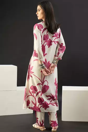 Women Floral Printed Regular Kurta with Trousers